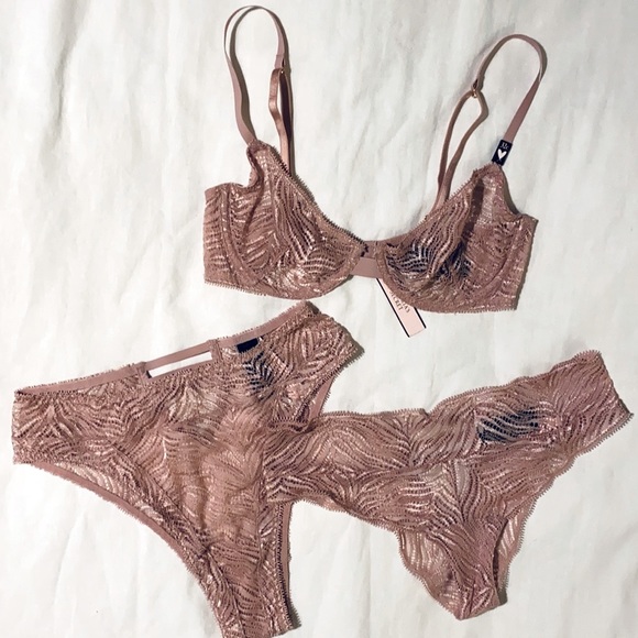 Victoria’s Secret VERY SEXY 3-piece set! 32C Bra & x-small Panties - Picture 10 of 10